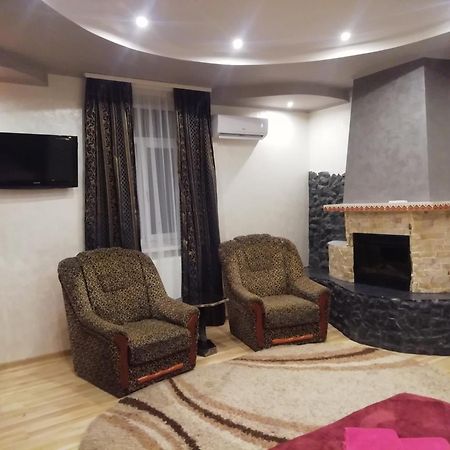 Готель Панський Двір Неслухів Екстер'єр фото