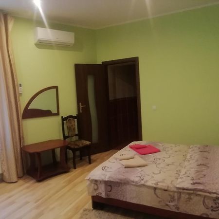 Готель Панський Двір Неслухів Екстер'єр фото