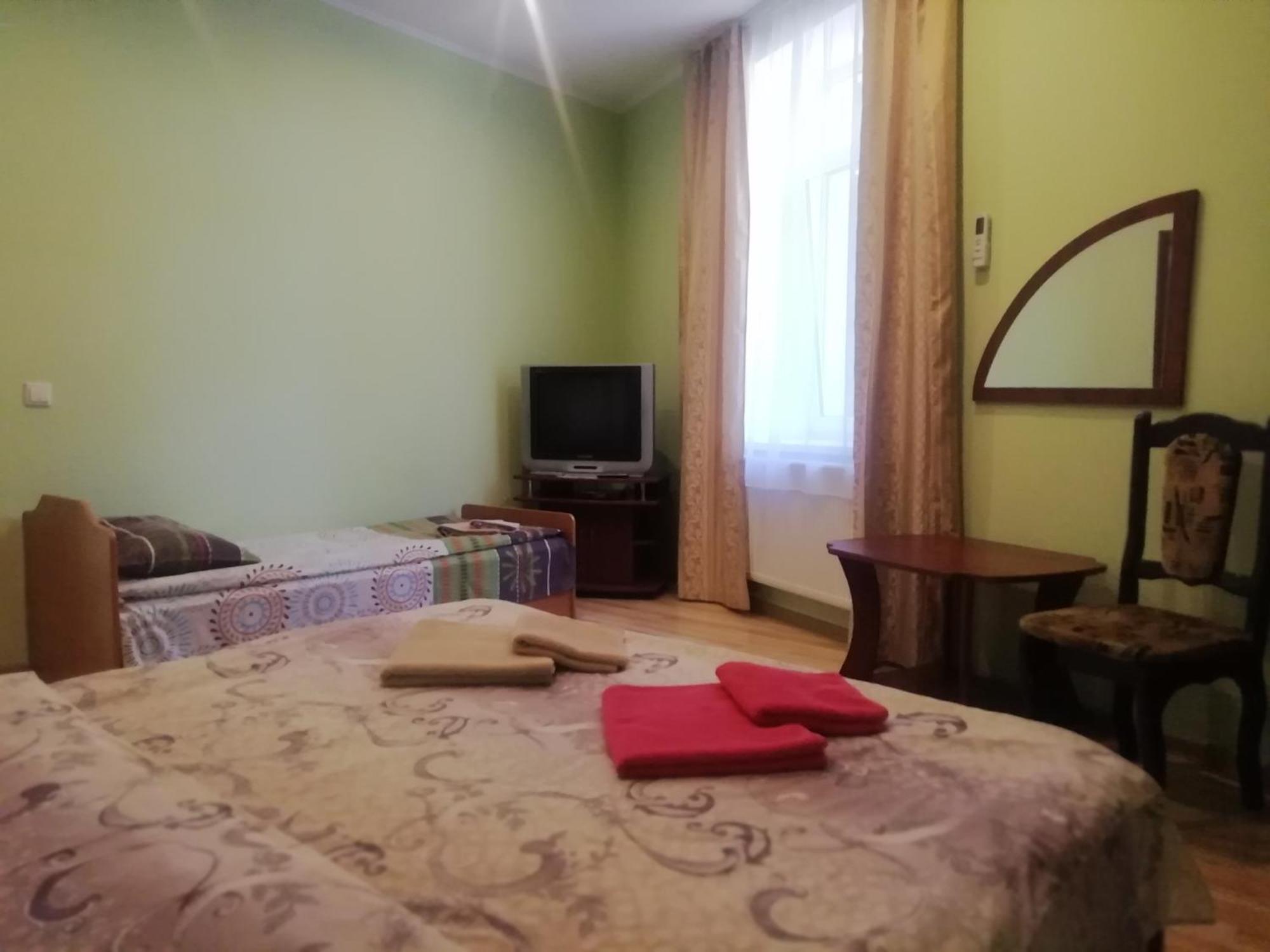 Готель Панський Двір Неслухів Екстер'єр фото